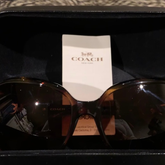 Coach EUC sunglasses with case - Picture 5 of 5